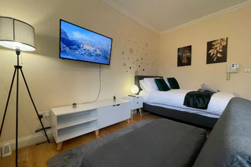 Styled double room in a JoyHomes house share