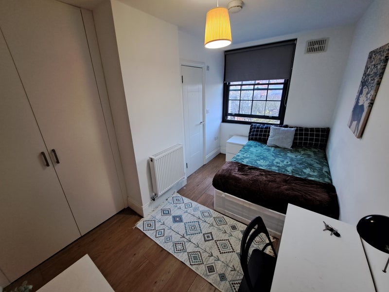 Bright ensuite room in Langdon Park, Canary Wharf, E14